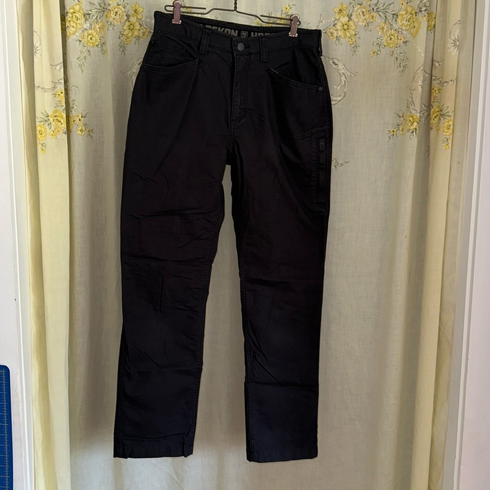 Women’s black Duluth Trading Co Alaskan Hardgear utility pants size 6!